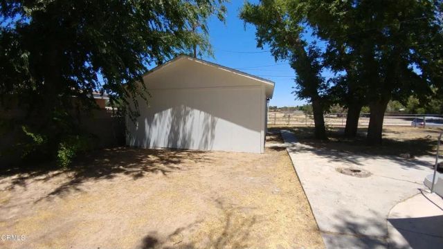 1032 W Newgrove Street, Lancaster, CA 93534