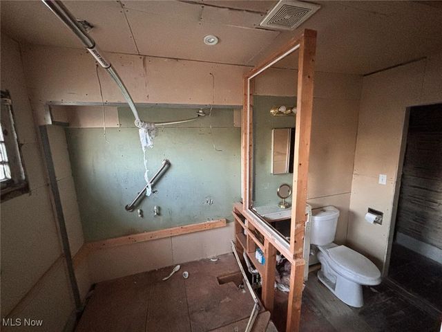 1888 Beersford Road, East Cleveland, OH 44112