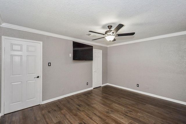 3838 Hansen Drive, Dickinson, TX 77539