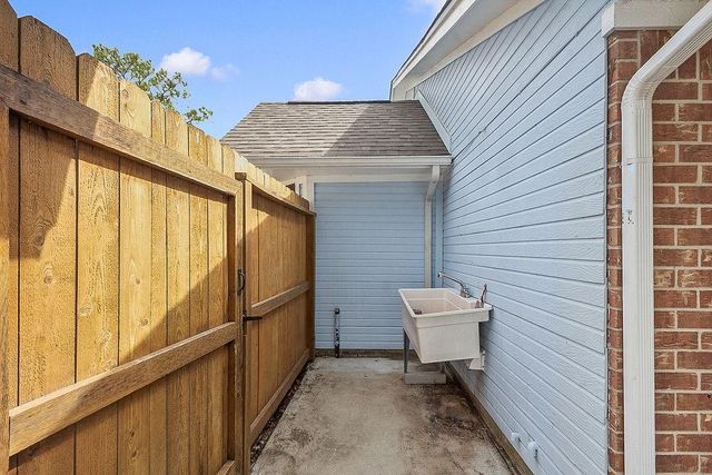 3838 Hansen Drive, Dickinson, TX 77539