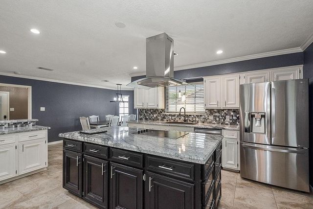 3838 Hansen Drive, Dickinson, TX 77539