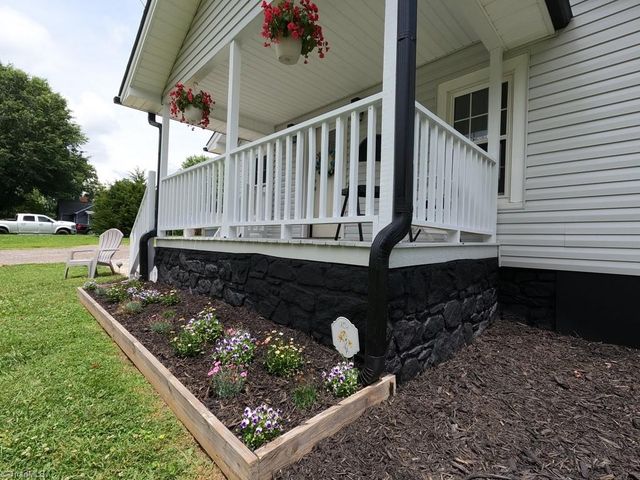 110 Vestal Avenue, Jonesville, NC 28642