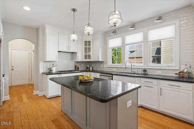 902 Ravendale Place, Cary, NC 27513