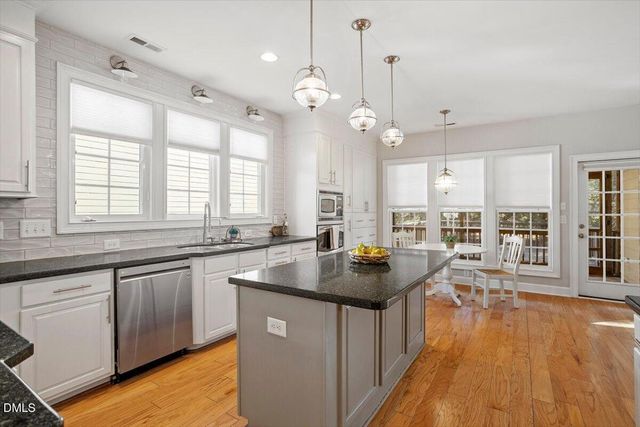 902 Ravendale Place, Cary, NC 27513