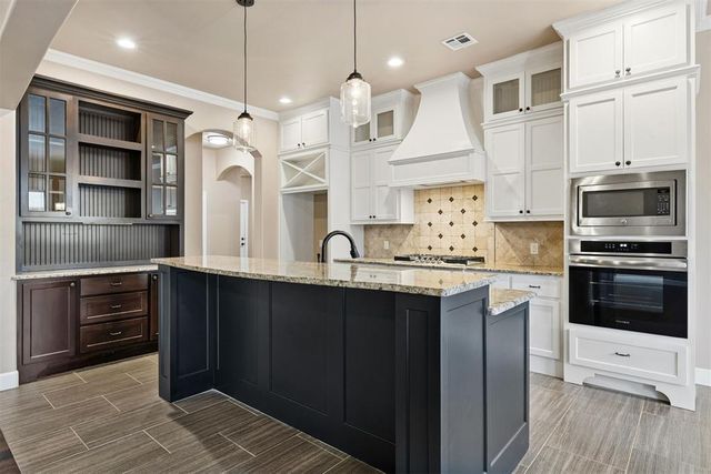 1113 Lindsey Lane, Moore, OK 73160