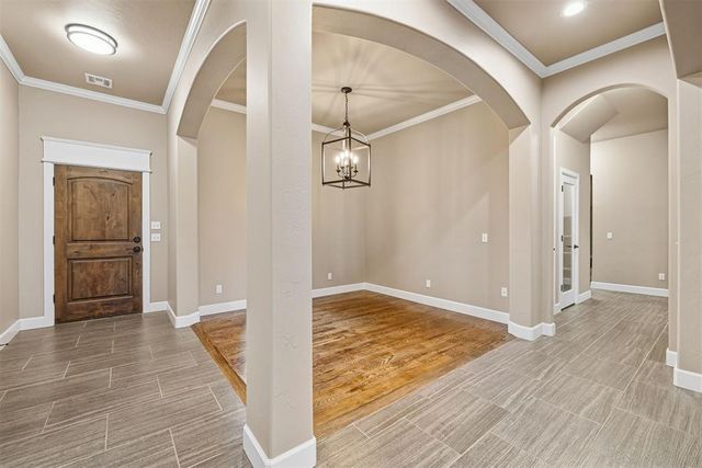 1113 Lindsey Lane, Moore, OK 73160