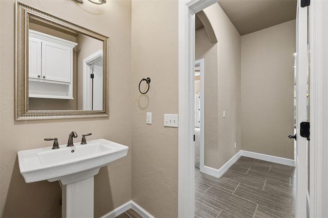 1113 Lindsey Lane, Moore, OK 73160