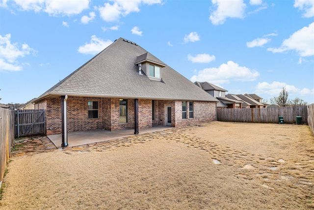 1113 Lindsey Lane, Moore, OK 73160