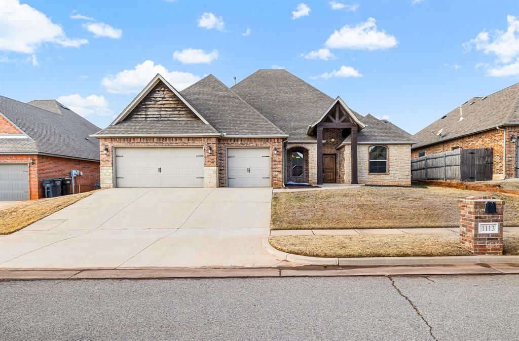 1113 Lindsey Lane, Moore, OK 73160