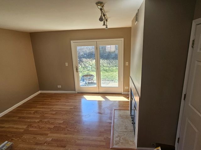 687 Rosner Drive 687, Roselle, IL 60172