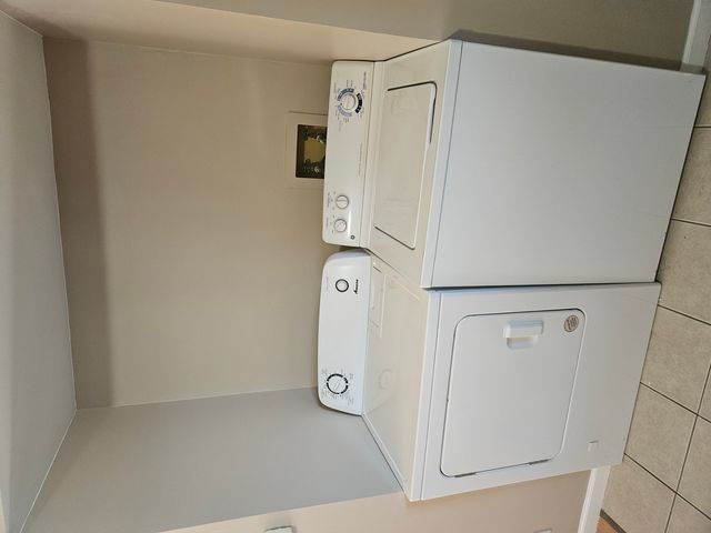 687 Rosner Drive 687, Roselle, IL 60172