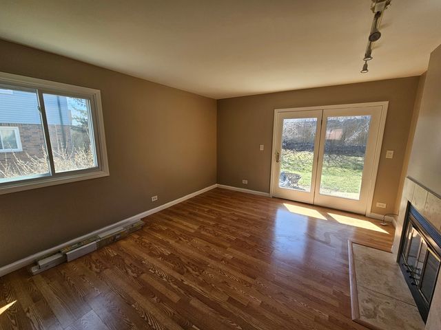 687 Rosner Drive 687, Roselle, IL 60172