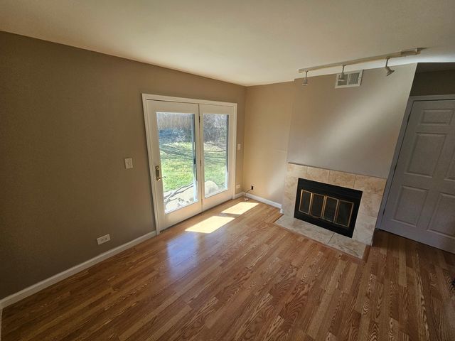 687 Rosner Drive 687, Roselle, IL 60172