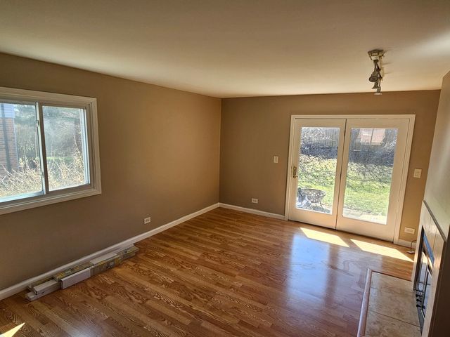 687 Rosner Drive 687, Roselle, IL 60172