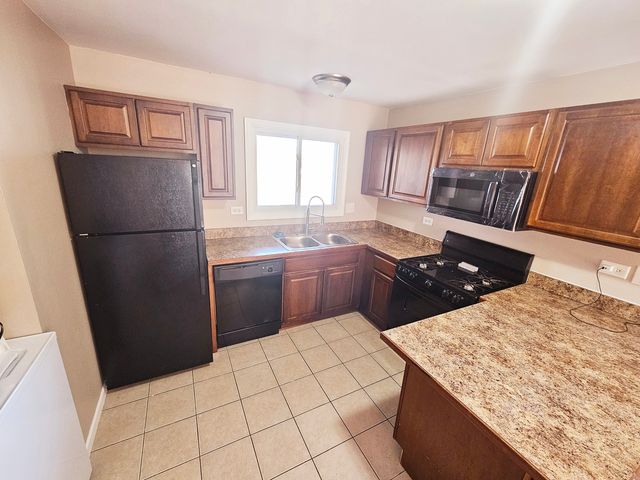 687 Rosner Drive 687, Roselle, IL 60172