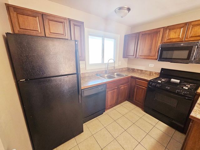 687 Rosner Drive 687, Roselle, IL 60172