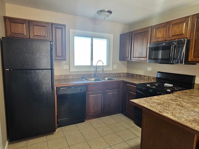 687 Rosner Drive 687, Roselle, IL 60172