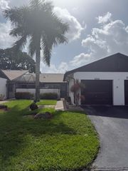 6304 Wedgewood Terrace B8, Tamarac, FL 33321
