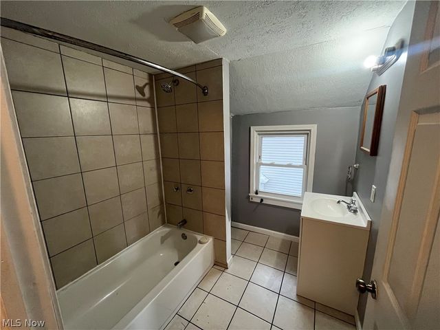 1270 Welsh Avenue, Akron, OH 44314