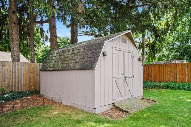 1328 Applecroft Avenue, Portage City, MI 49002