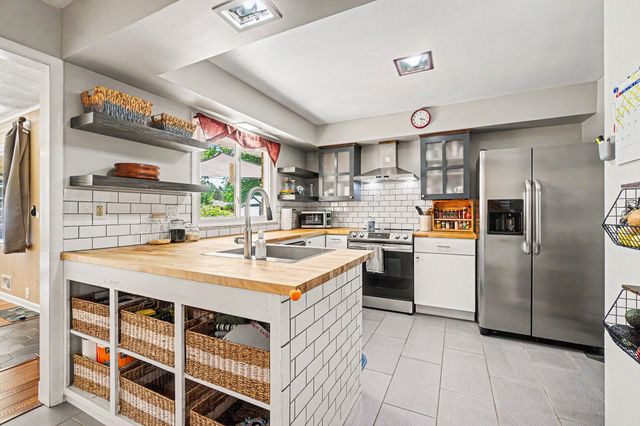 1328 Applecroft Avenue, Portage City, MI 49002