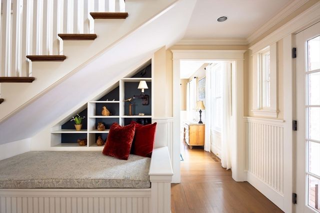 34 Pilgrim Rd, Newton, MA 02468