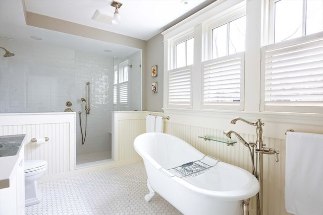 34 Pilgrim Rd, Newton, MA 02468