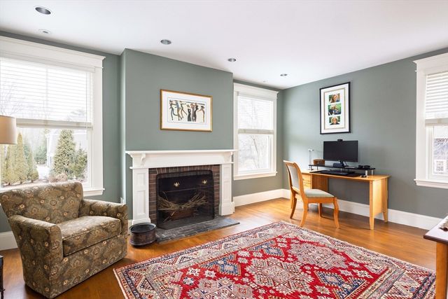 34 Pilgrim Rd, Newton, MA 02468