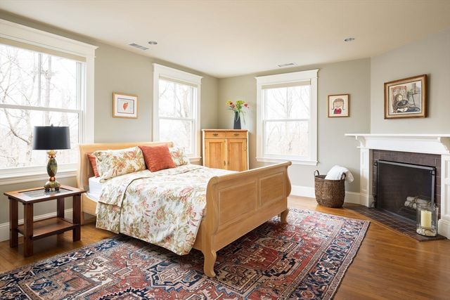 34 Pilgrim Rd, Newton, MA 02468