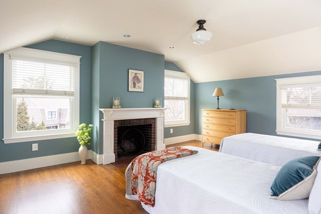 34 Pilgrim Rd, Newton, MA 02468