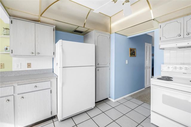4715 BAY STREET NE 320, St Petersburg, FL 33703