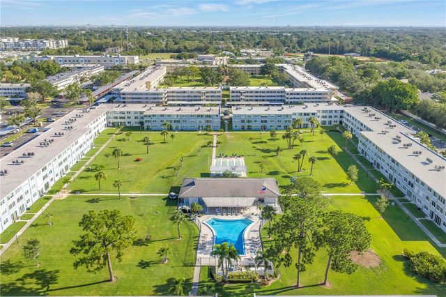 4715 BAY STREET NE 320, St Petersburg, FL 33703