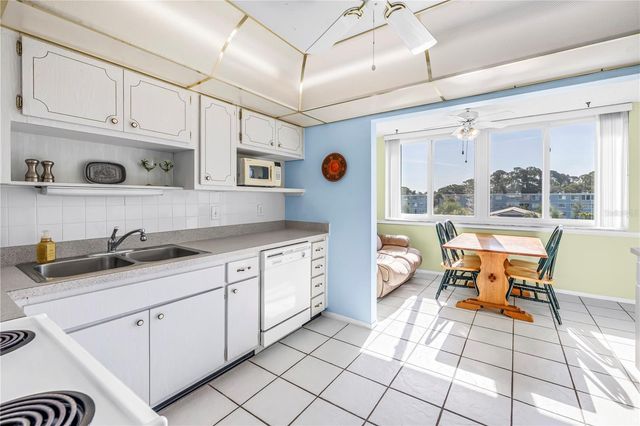 4715 BAY STREET NE 320, St Petersburg, FL 33703