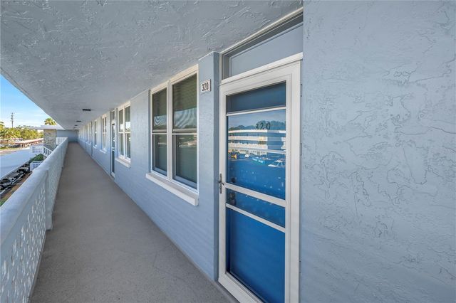 4715 BAY STREET NE 320, St Petersburg, FL 33703