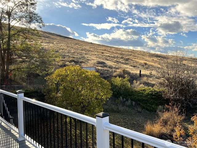 464 Highway 20, Tonasket, WA 98855