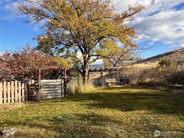 464 Highway 20, Tonasket, WA 98855