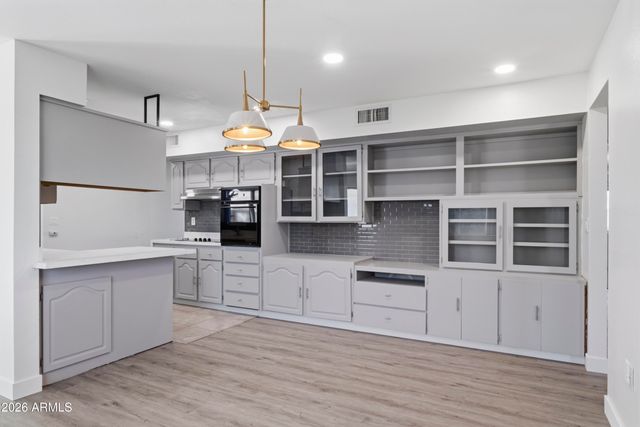 10541 W CHERYL Drive, Sun City, AZ 85351