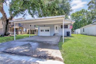 1105 West Drive, Port Neches, TX 77651