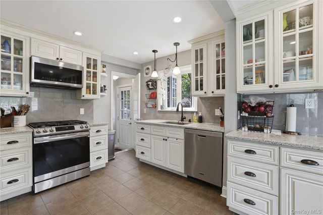 1533 Lowell Avenue, New Hyde Park, NY 11040