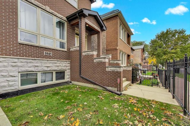 1045 W 34th Place, Chicago, IL 60608