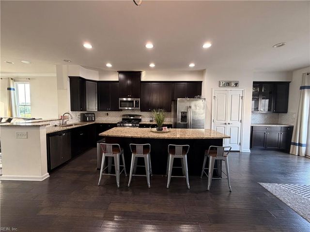 655 Mill Creek PW, Chesapeake, VA 23323