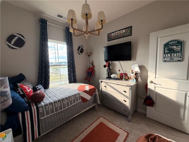 655 Mill Creek PW, Chesapeake, VA 23323