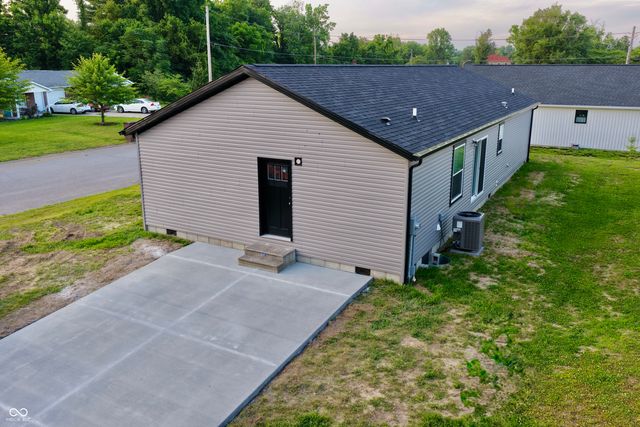 819 W Tanner Street, Brownstown, IN 47220