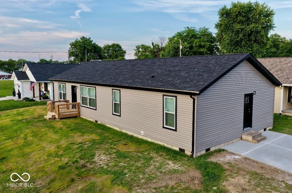 819 W Tanner Street, Brownstown, IN 47220