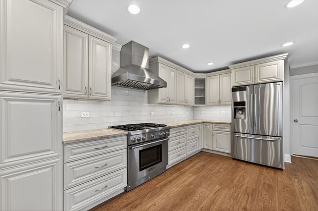 270 S Ott Avenue, Glen Ellyn, IL 60137