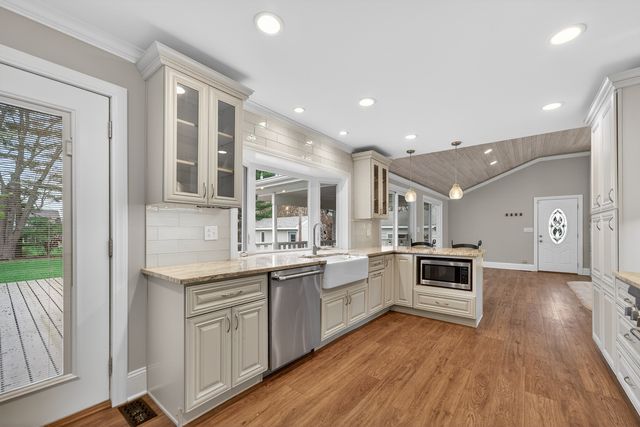 270 S Ott Avenue, Glen Ellyn, IL 60137