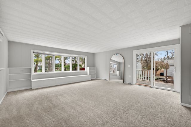 270 S Ott Avenue, Glen Ellyn, IL 60137