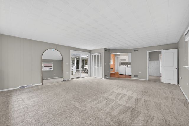 270 S Ott Avenue, Glen Ellyn, IL 60137