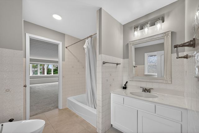 270 S Ott Avenue, Glen Ellyn, IL 60137