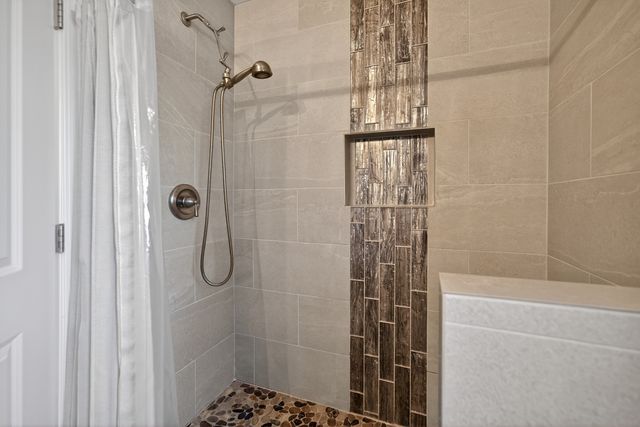 270 S Ott Avenue, Glen Ellyn, IL 60137